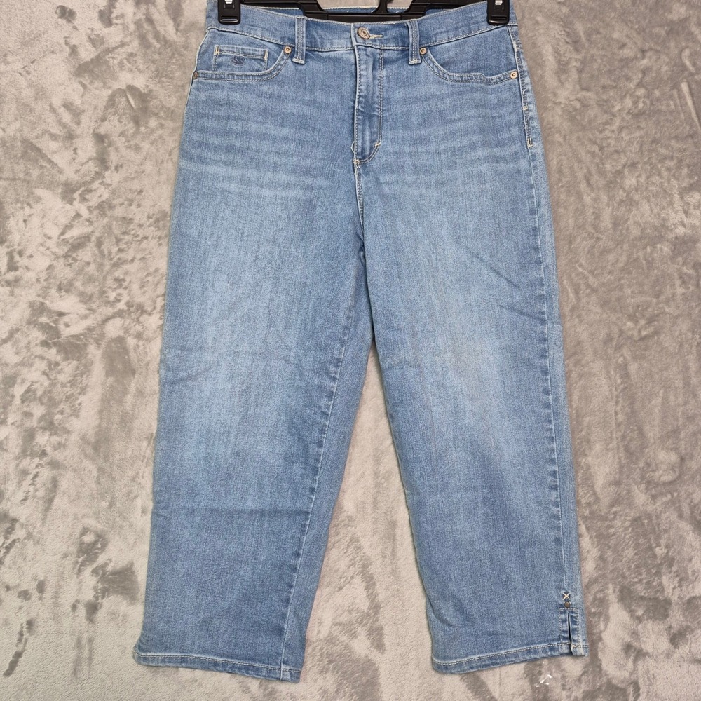 Gloria Vanderbilt Amanda Slimming Effect High Rise Straight Jeans Light Wash 6
